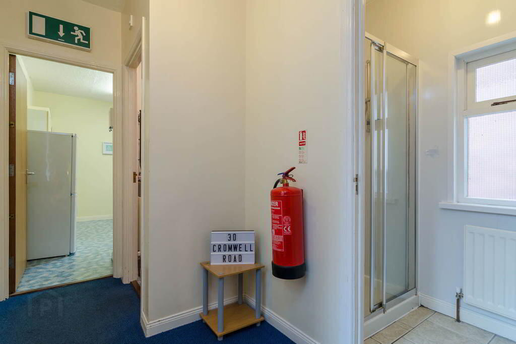 Flat 3, 30 Cromwell Road 2 of 8