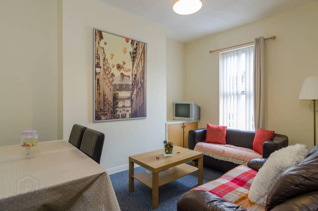 Flat 3, 30 Cromwell Road 3 of 8