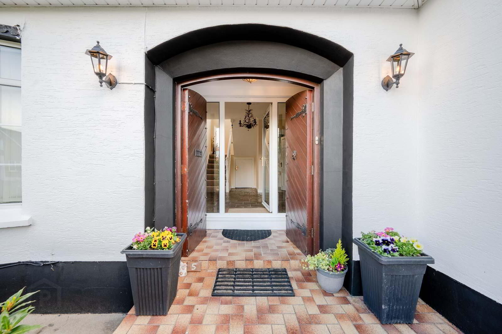 5 Knightsbridge Court 2 of 28