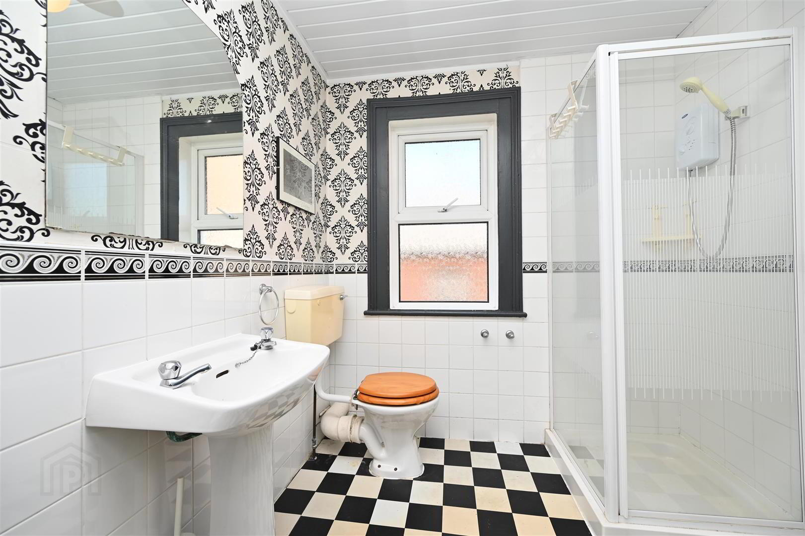 Room 9, 9 Eglantine Avenue 7 of 7