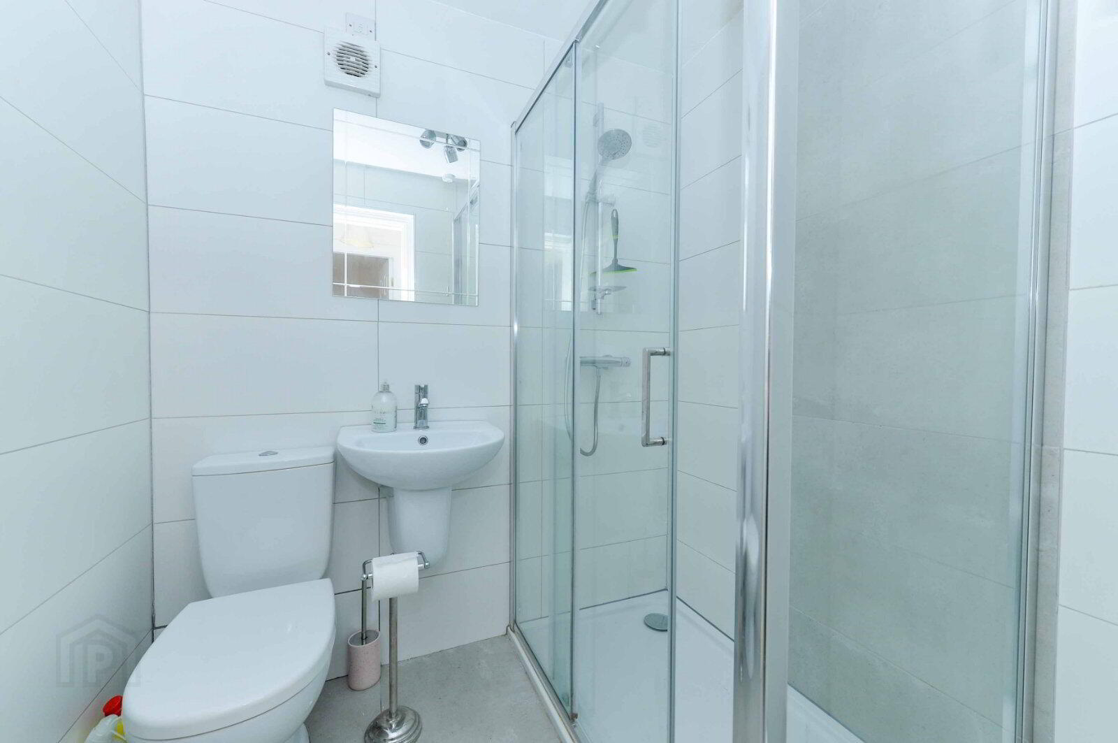 Apartment 1 The Hollies 109 North Road 10 of 11