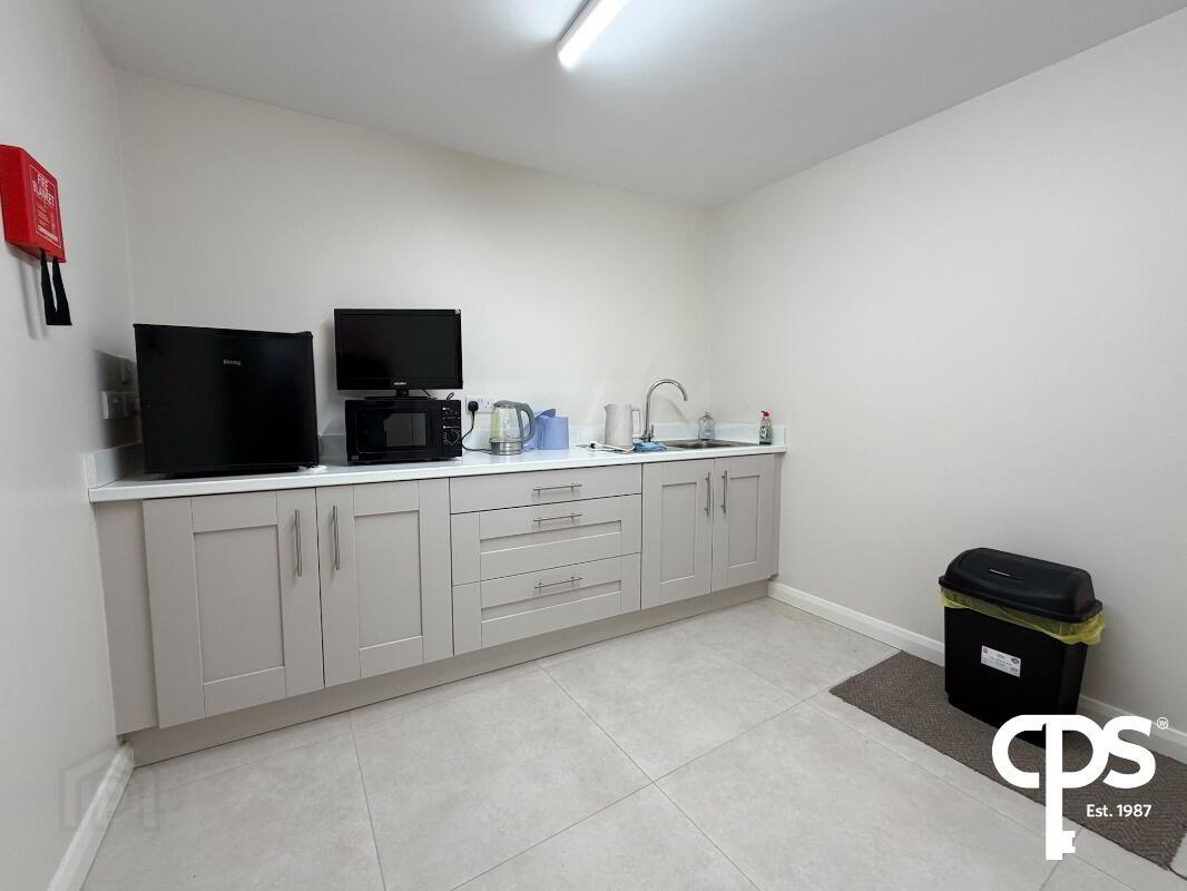 Room 6 24, 26 Spencer Road 4 of 4