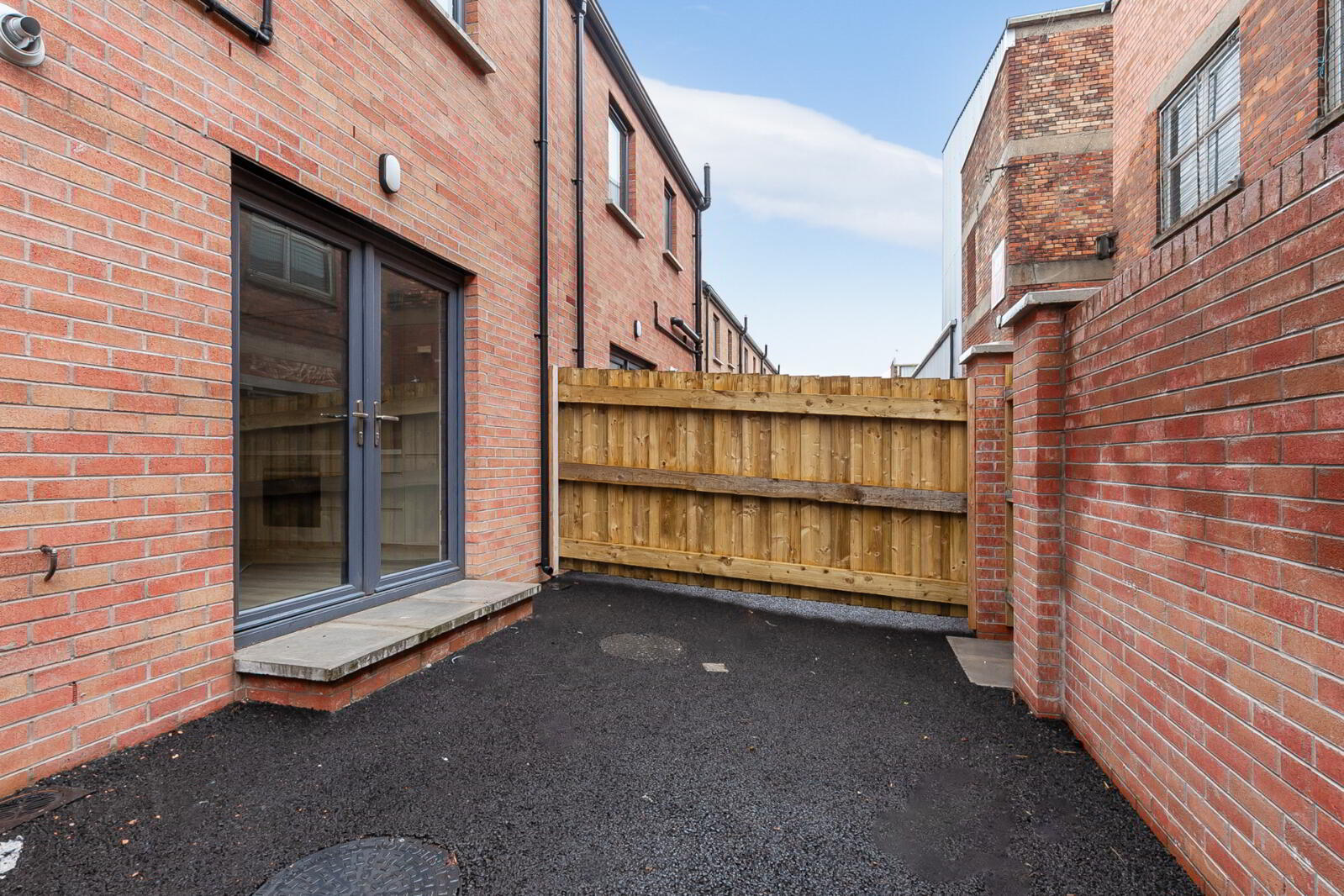 21 Castleton Avenue 26 of 27