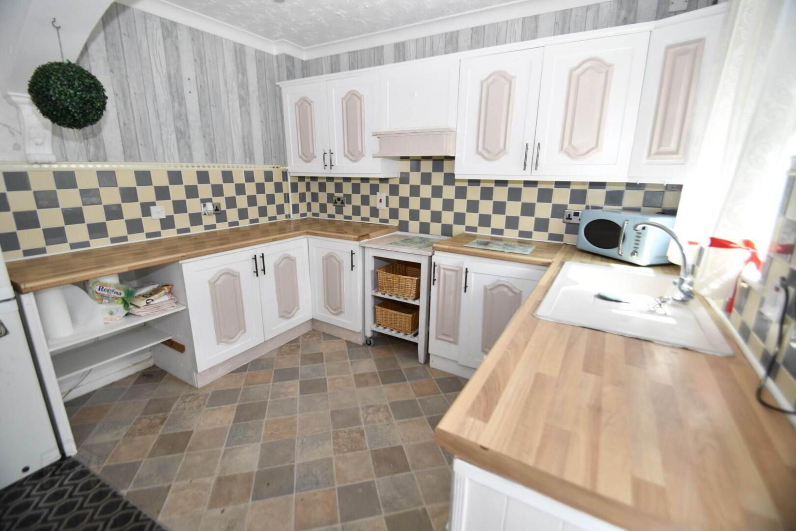 42 Glasvey Drive 3 of 25