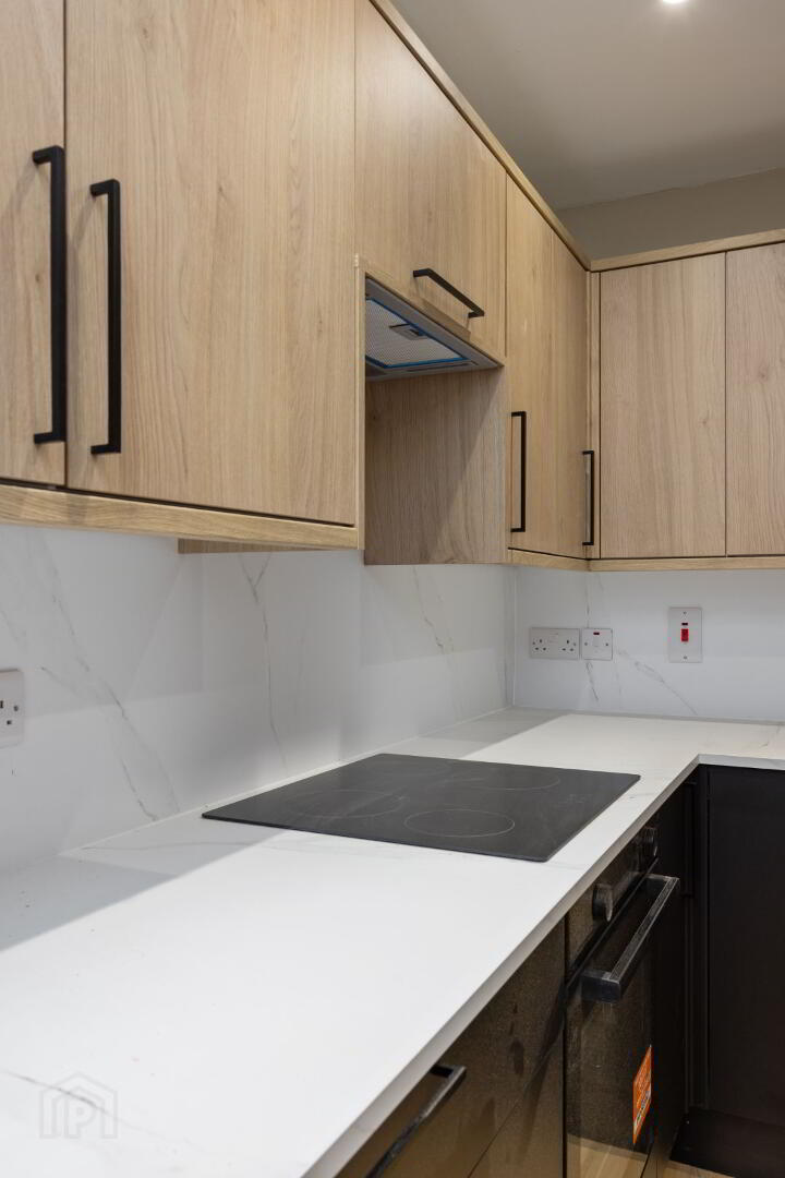 Apt 1, 482 Antrim Road 7 of 8