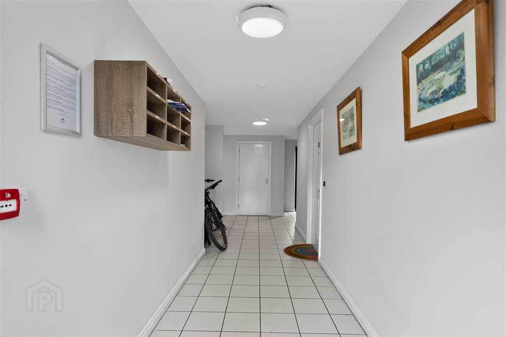 Apt 4 Elm House, 2 Beech Heights 3 of 17