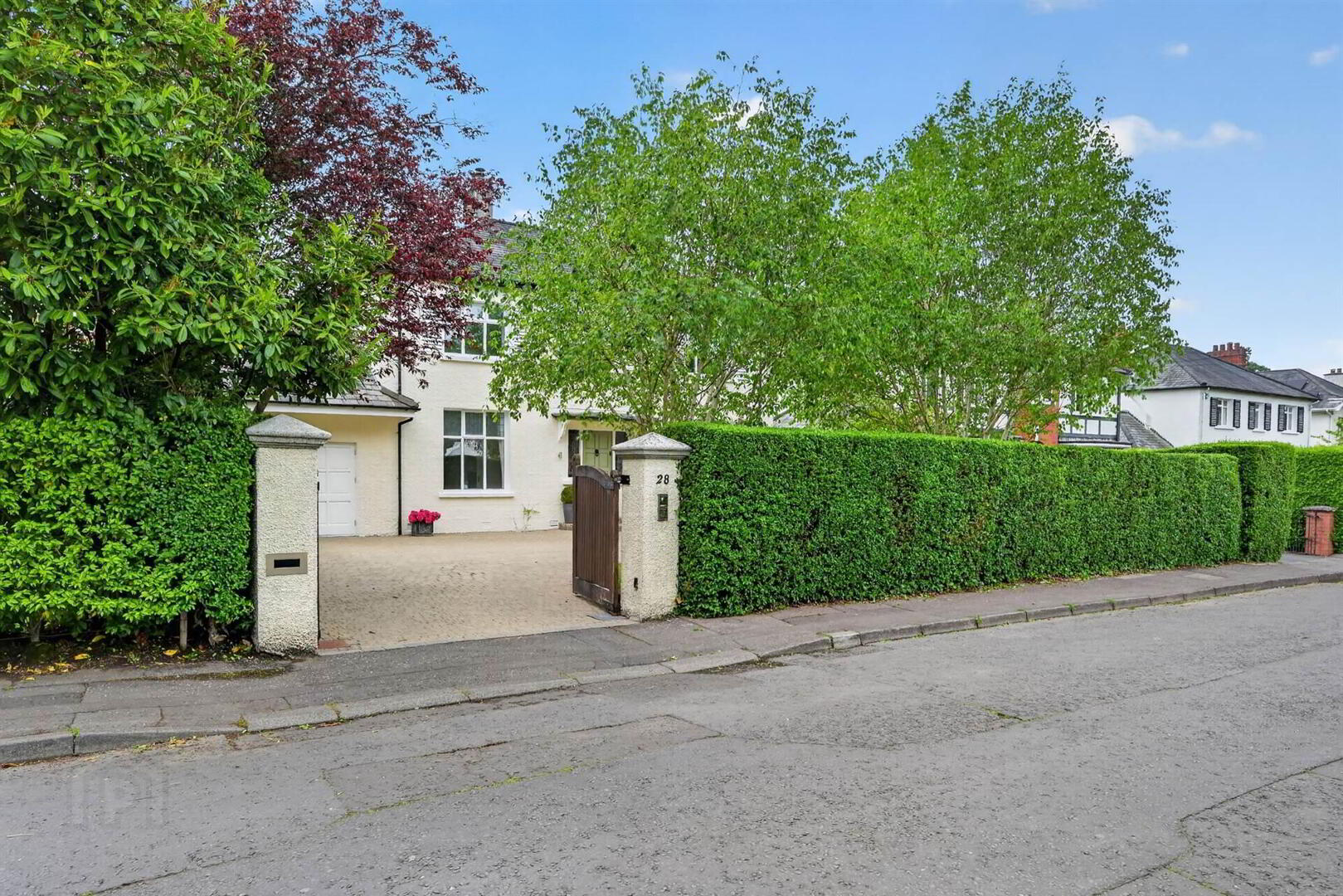 28 Hawthornden Road 2 of 50