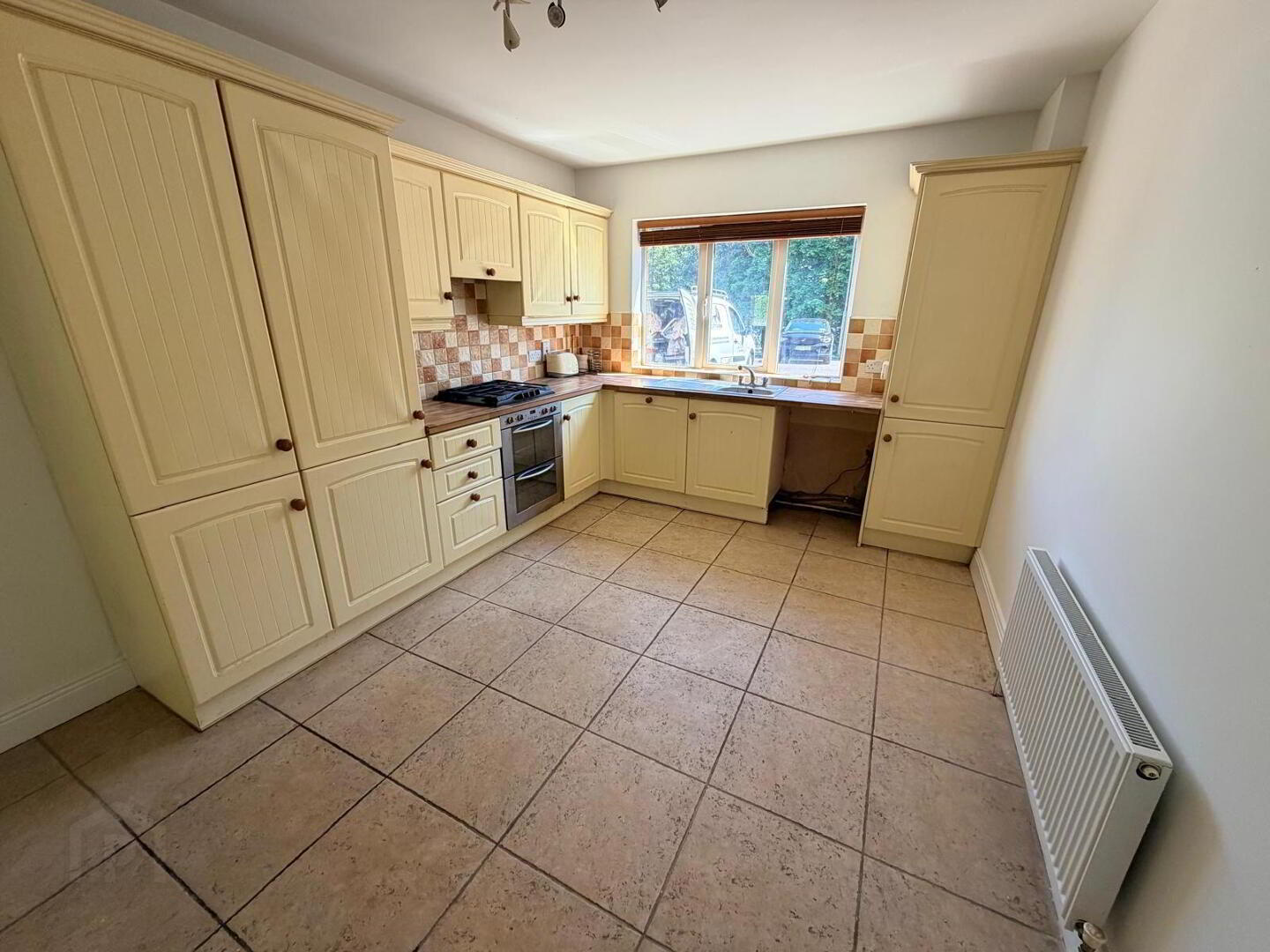 23 Silverbirch 3 of 15