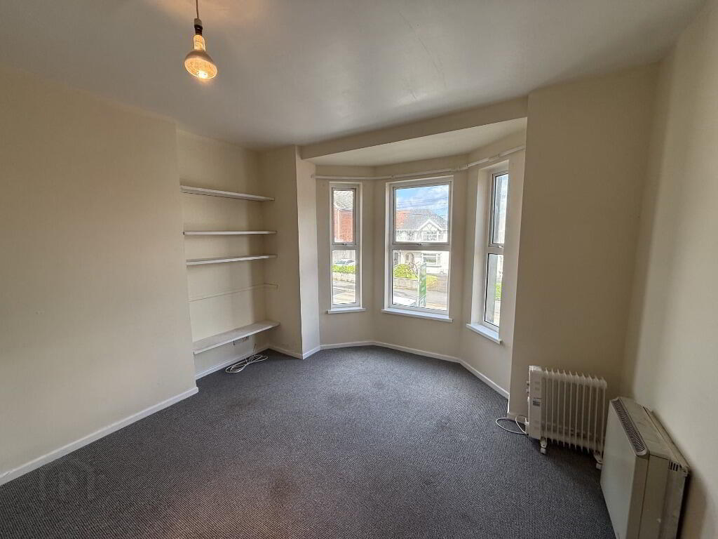 33D Avenue Road 2 of 6