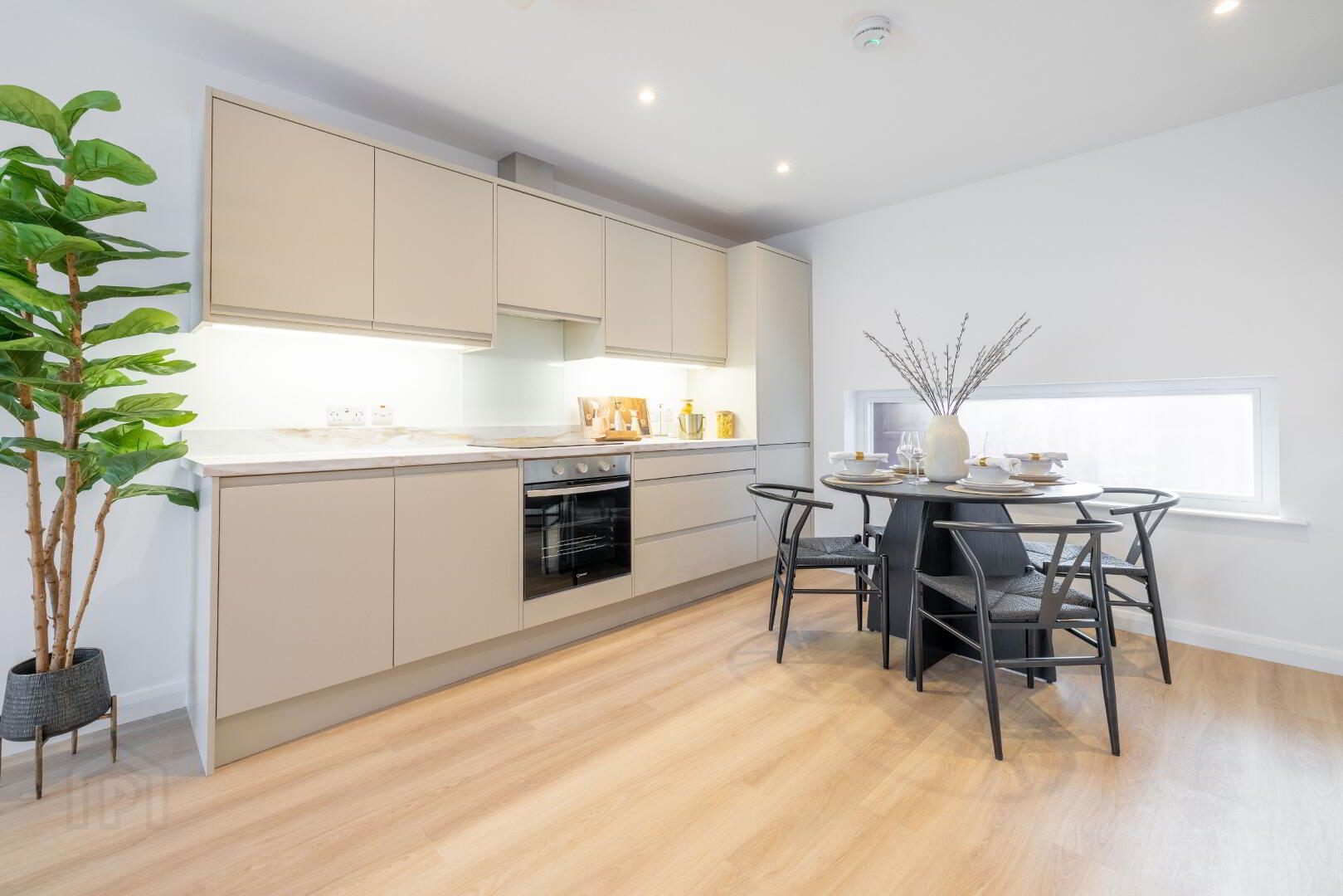 Apartment B10 3 of 9