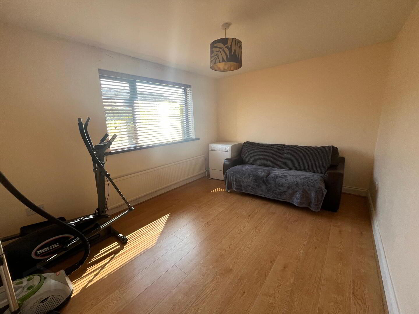 41 Castlecourt 3 of 13