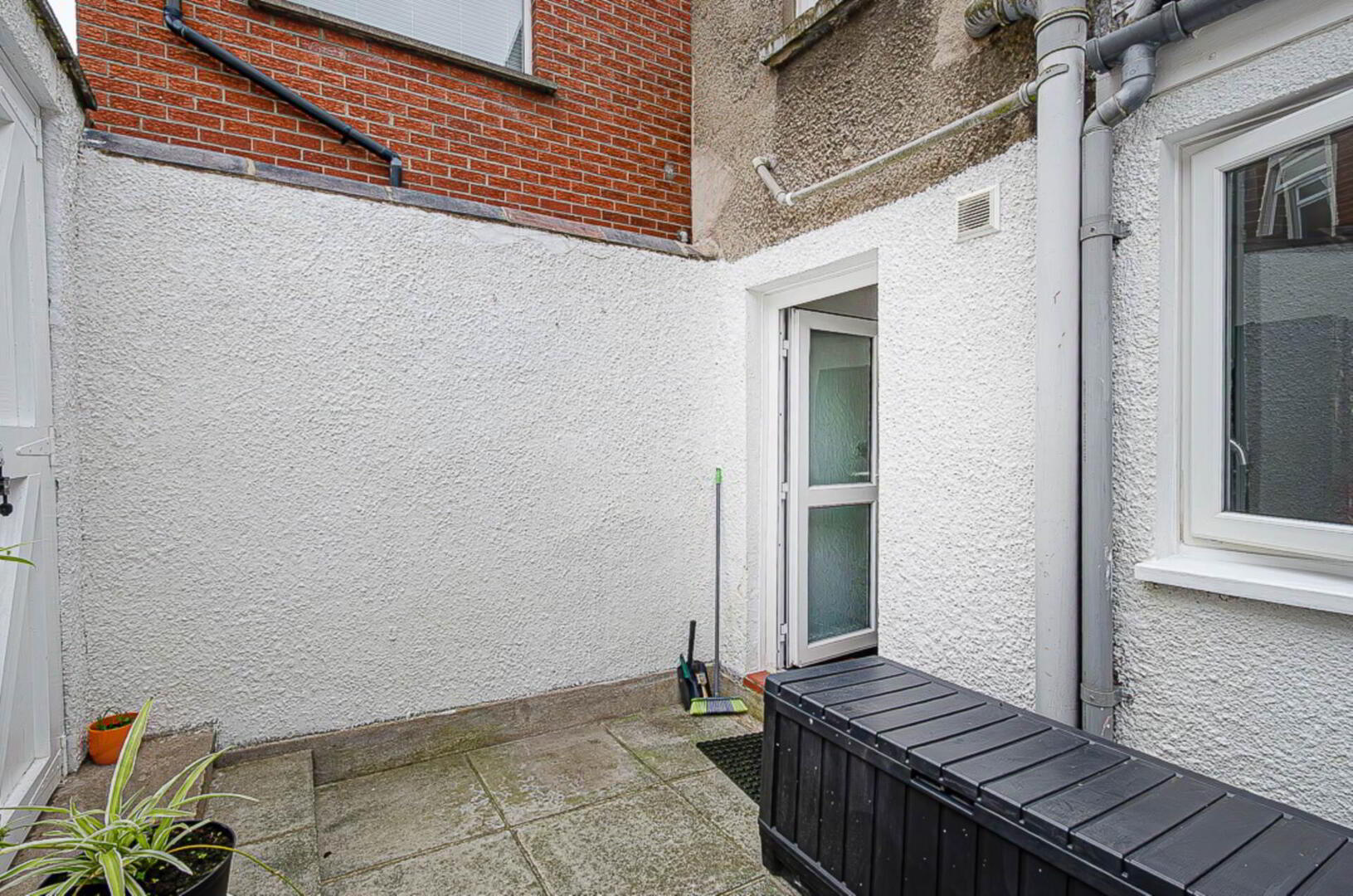 64 Ogilvie Street 47 of 48