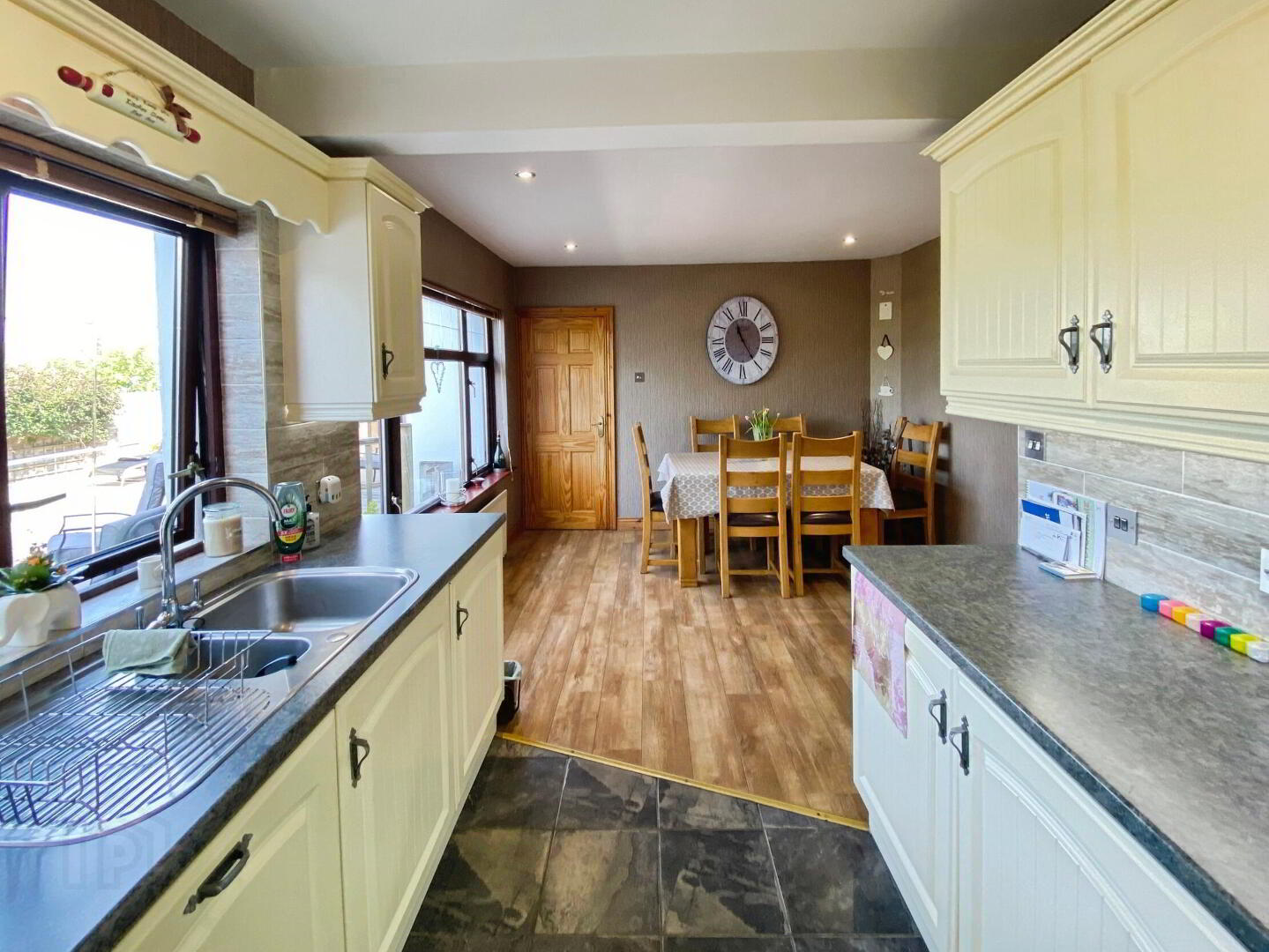5 Riversdale Crescent 29 of 30