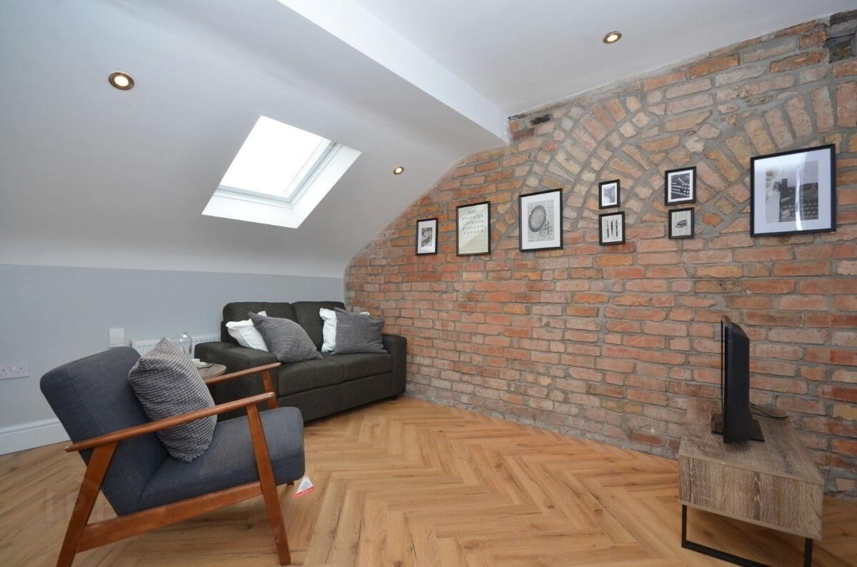 Apartment 3 110 Wellesley Avenue 10 of 10