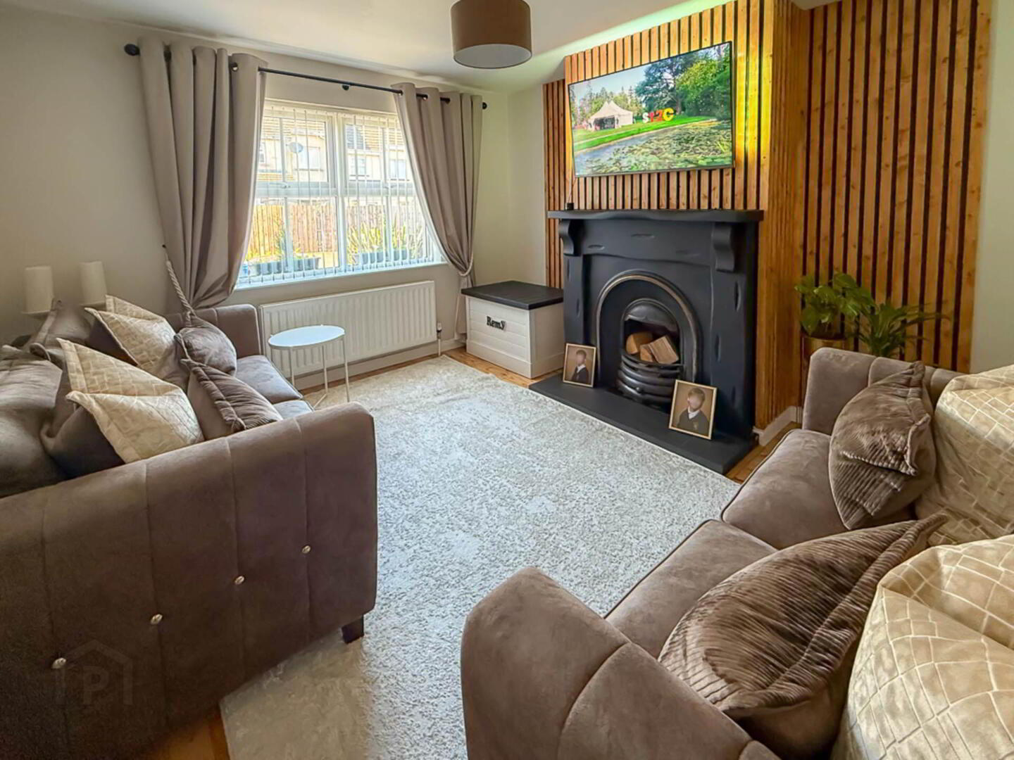 2 Abbey Close 2 of 27