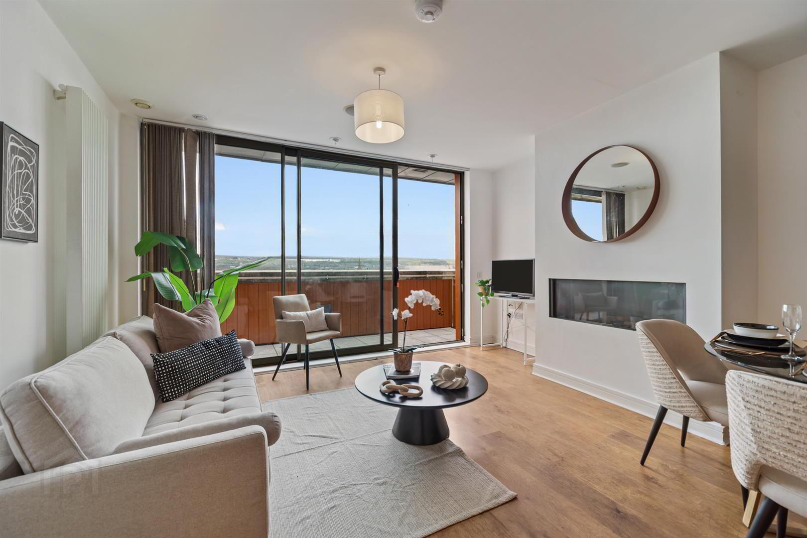 5-49 The Arc, 2E Queen's Road 3 of 23