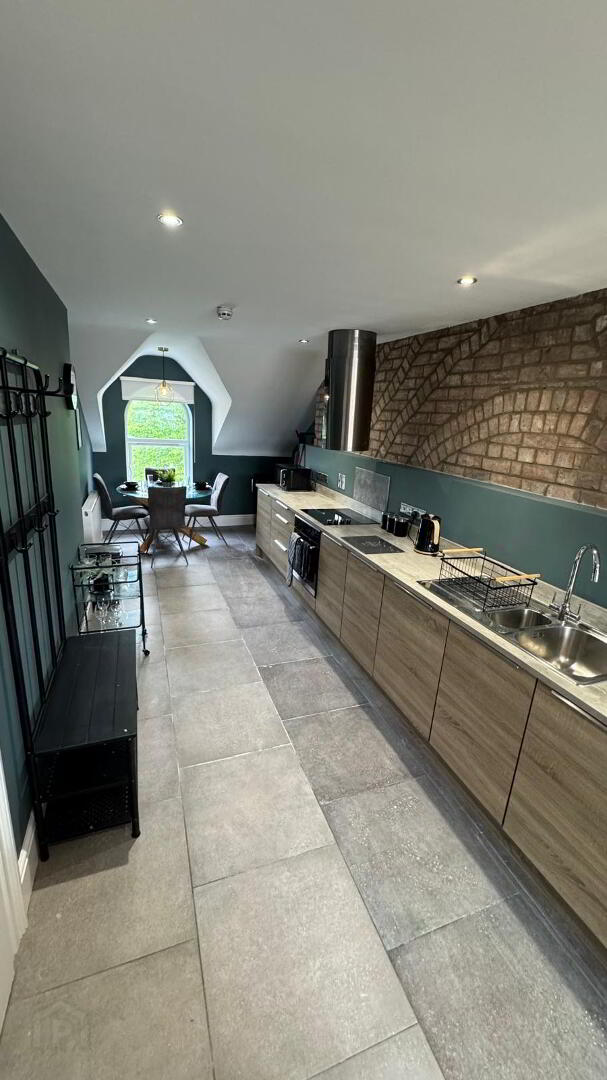 Unit 4, 7 Malone Rd 3 of 18