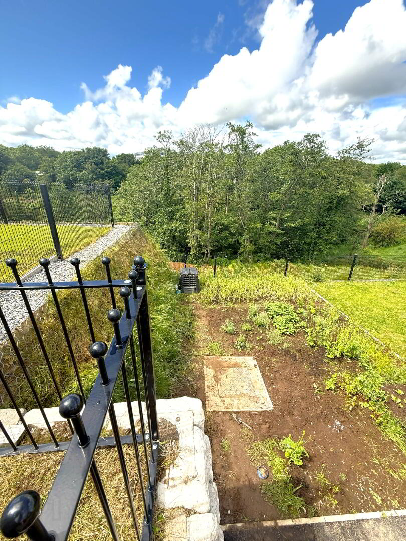 28 Edgehill Park 33 of 33