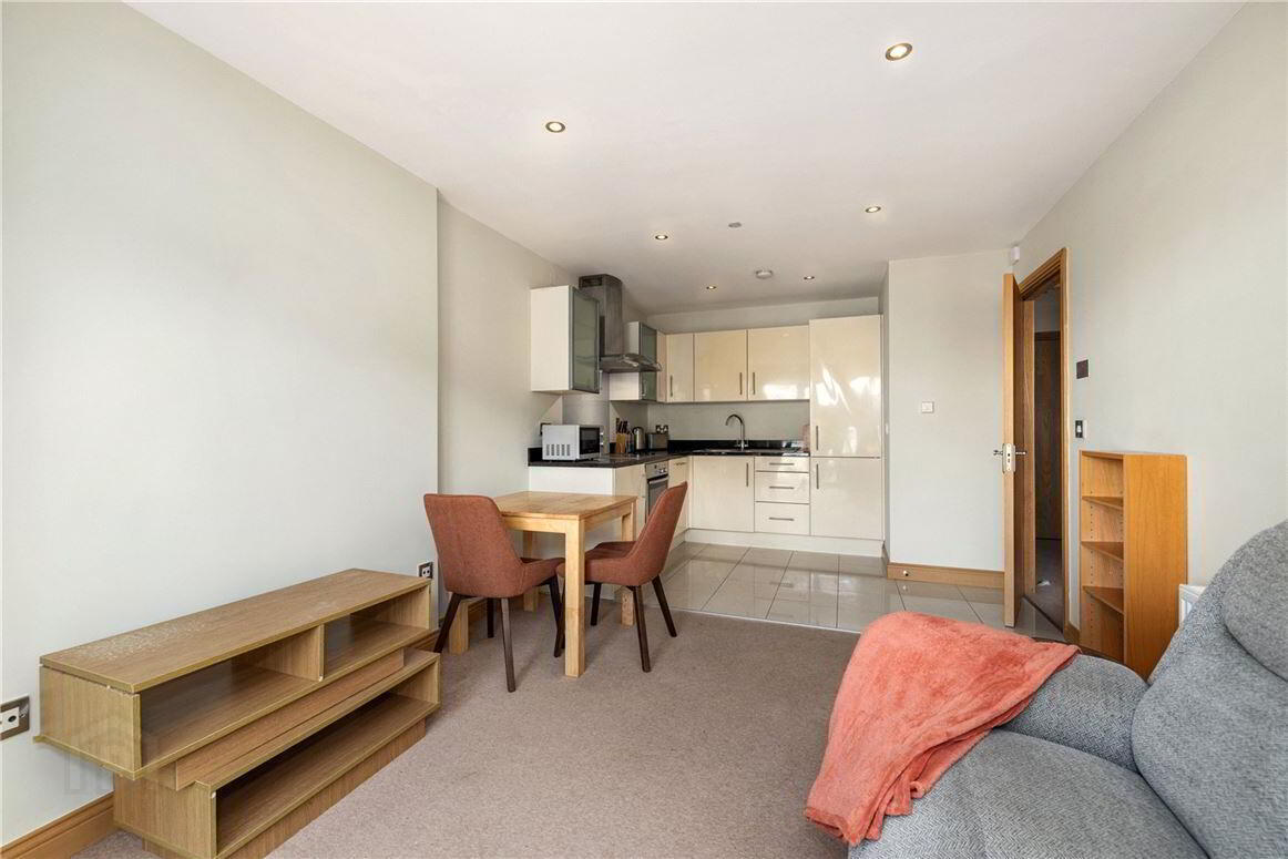 18 Laurel House 2 of 7
