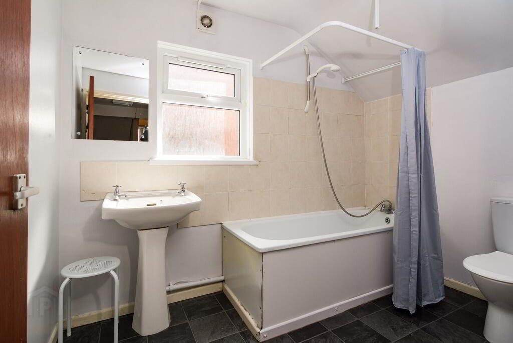 Flat 2, 43 Magdala Street 7 of 8
