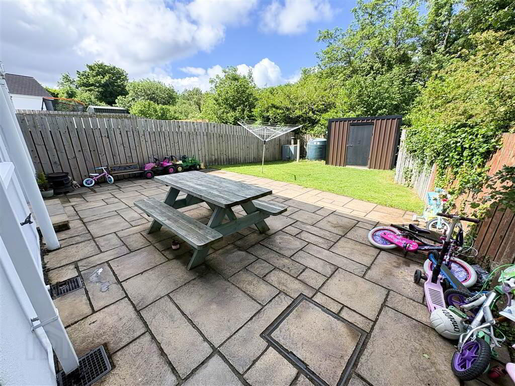 7 Cairn Grove 12 of 13