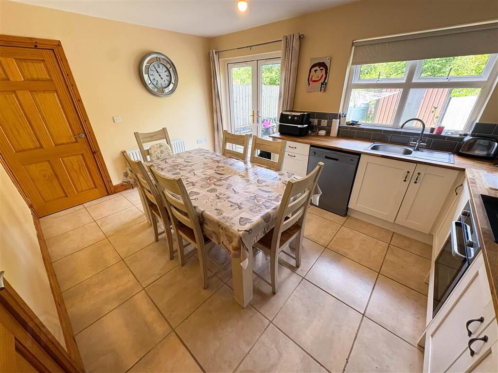 7 Cairn Grove 2 of 13