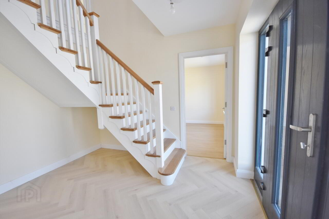 14 Hawthorn Drive 3 of 46