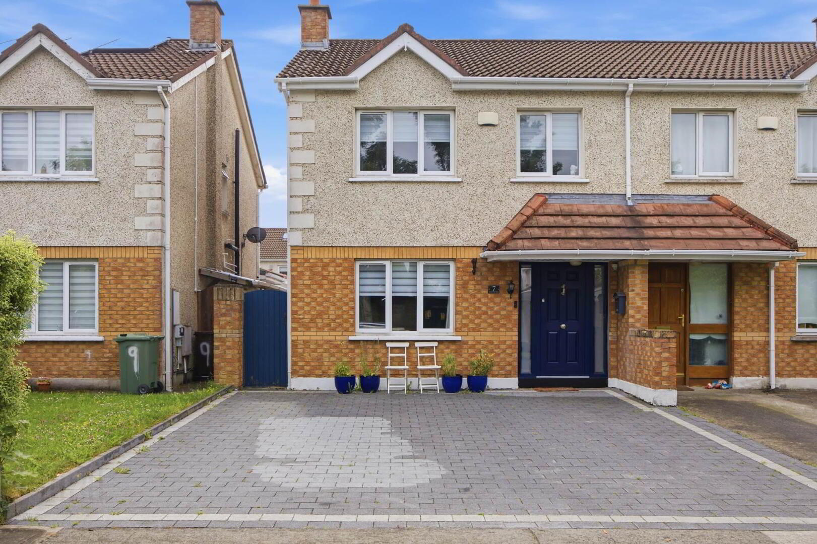 7 Manorfields Green 1 of 17