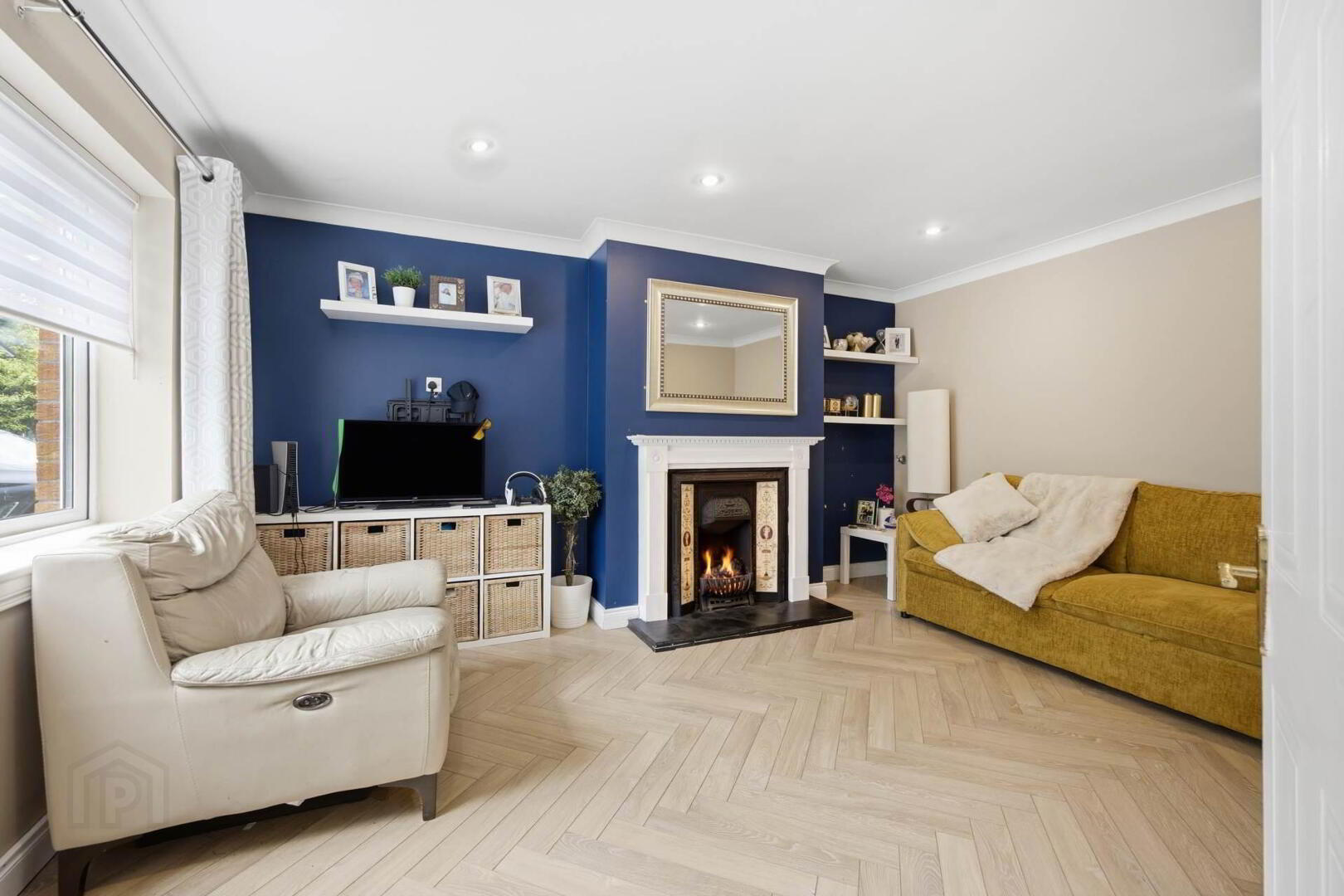 7 Manorfields Green 3 of 17