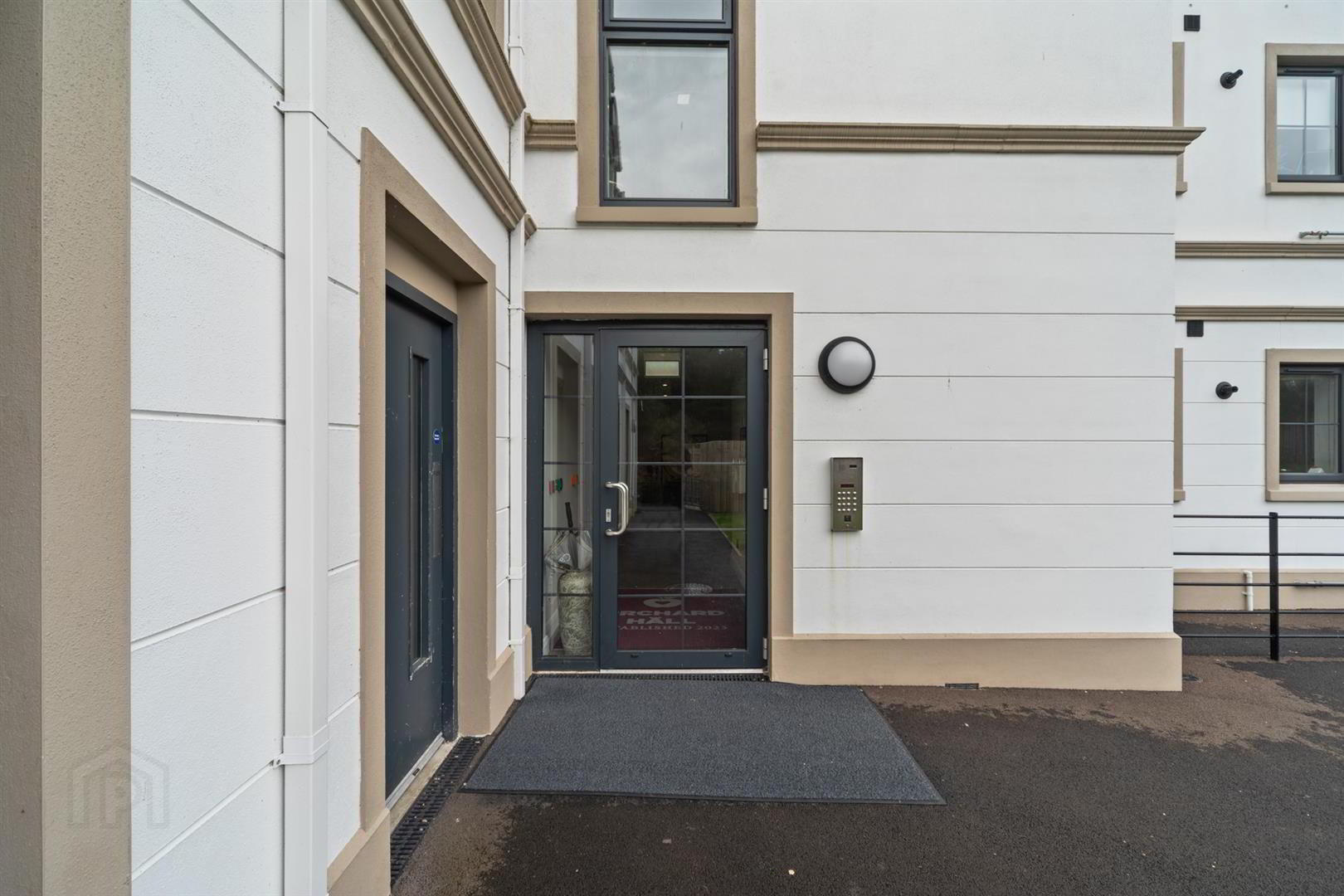 Apt 6, Castlehill Wood 3 of 28