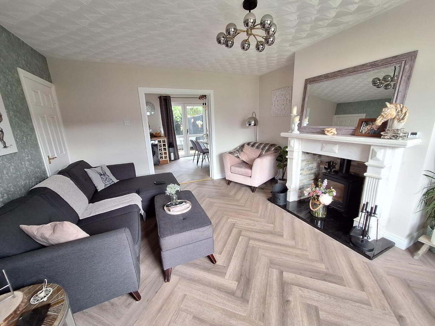 8 Whitehall Crescent 2 of 21