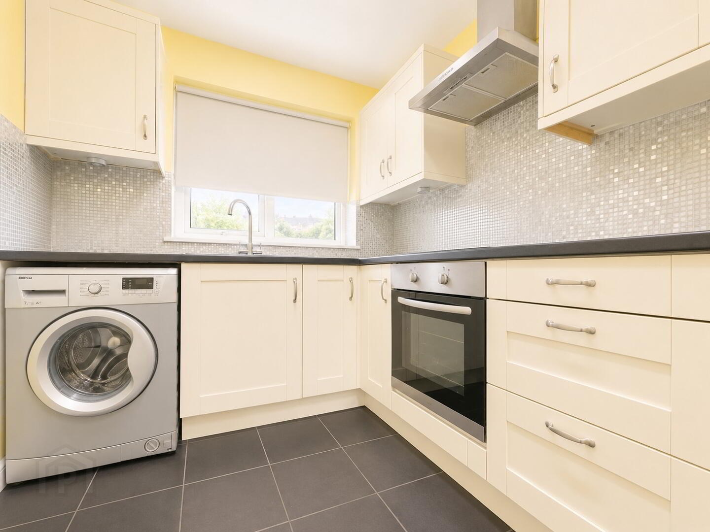 Apt 13 Quay Court 3 of 15