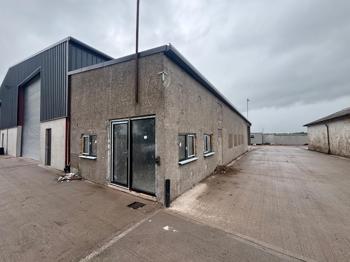 Warehouse/Storage Unit, Trewmount Road 4 of 5