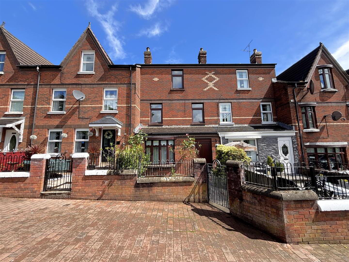 373 Crumlin Road 1 of 17