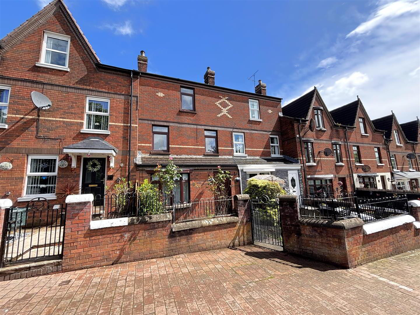 373 Crumlin Road 3 of 17
