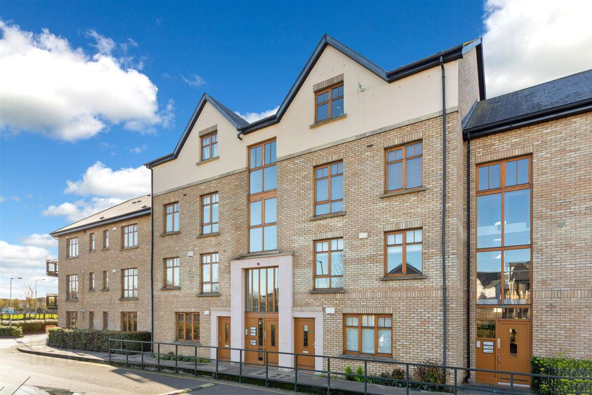 27 Woodbrook Hall 1 of 13