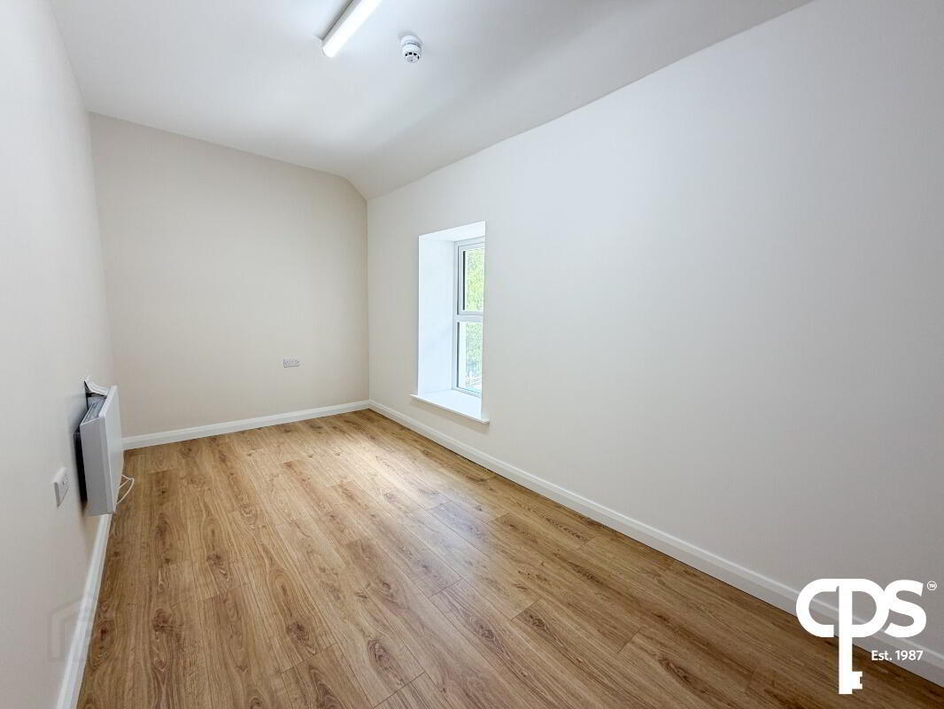 Room 9, 24-26 Spencer Road 2 of 4