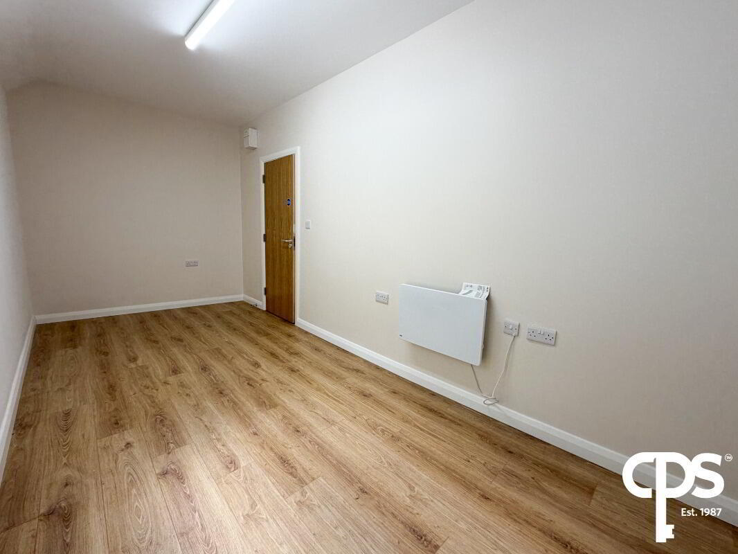 Room 9, 24-26 Spencer Road 3 of 4