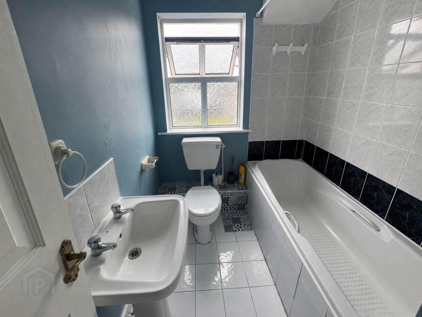 Apt 3, Aylmer Court 16 of 17