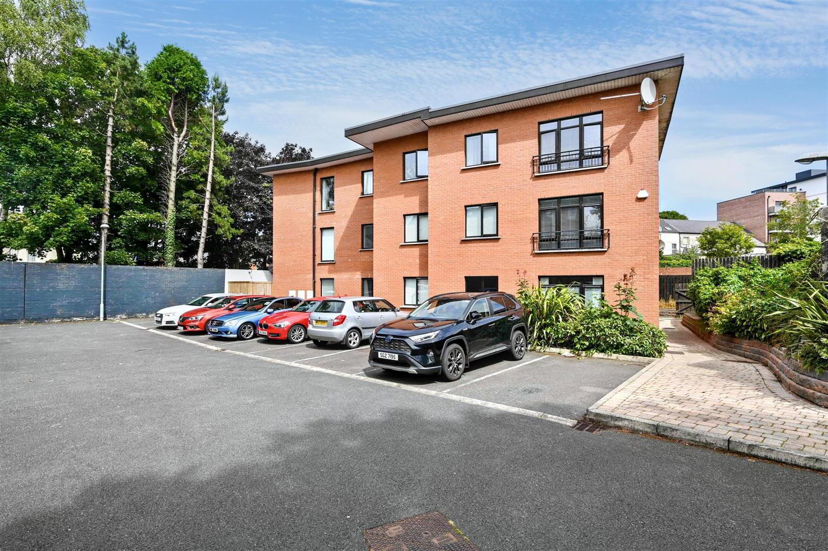 Apt 11, 39A Dundela Crescent 1 of 16