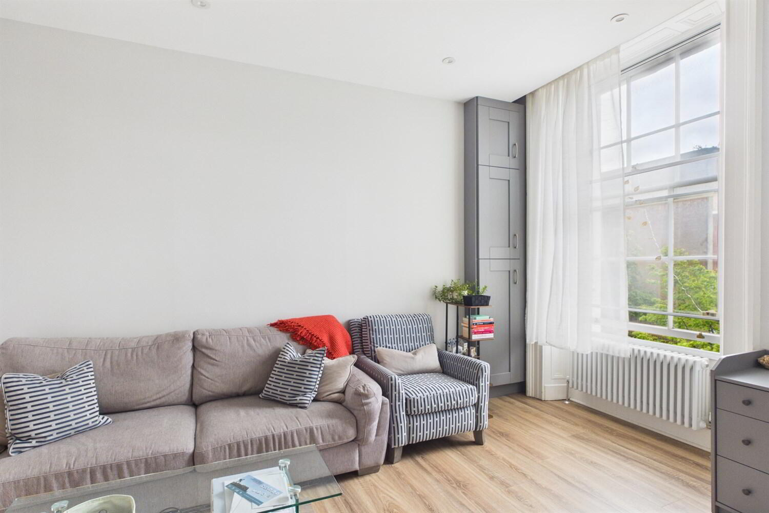 Apt 2, 70 Donegall Pass 3 of 8