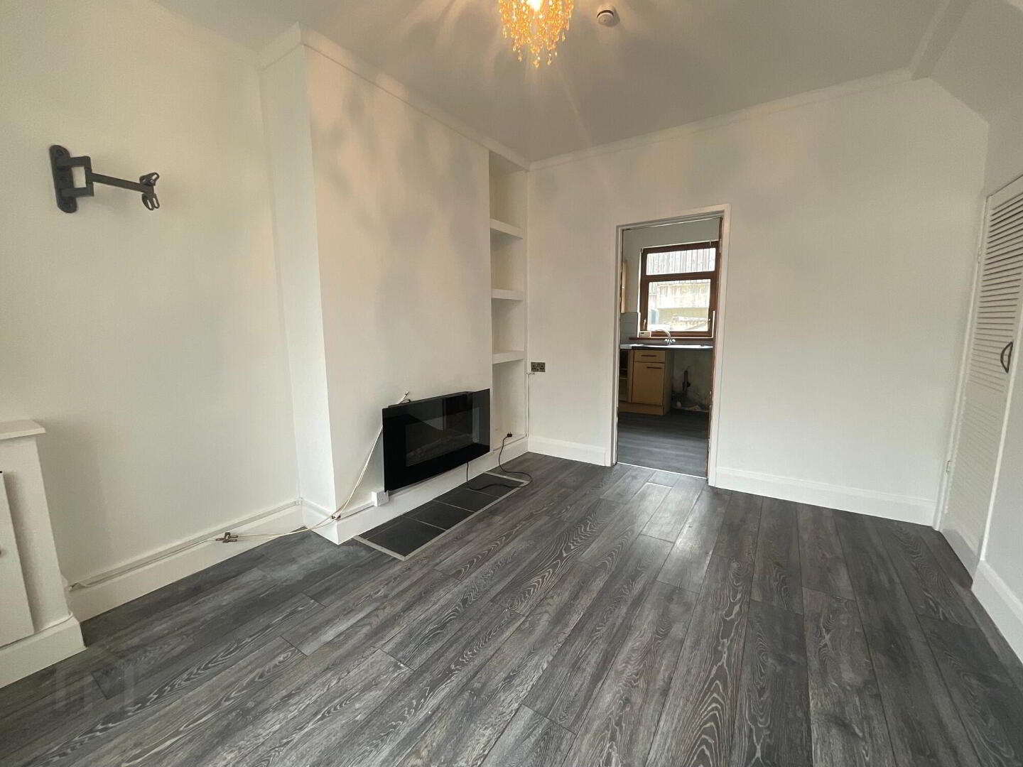 105 Rutherglen Street 3 of 13