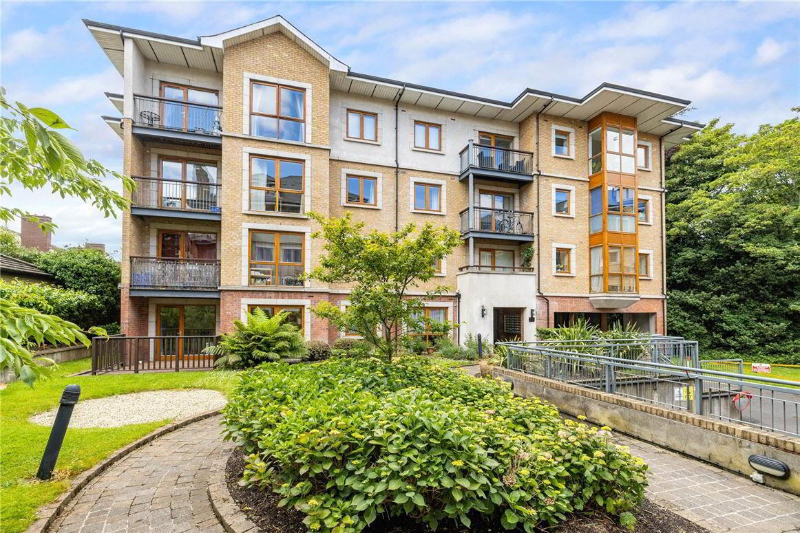 75 Glaslyn Apartments 1 of 12