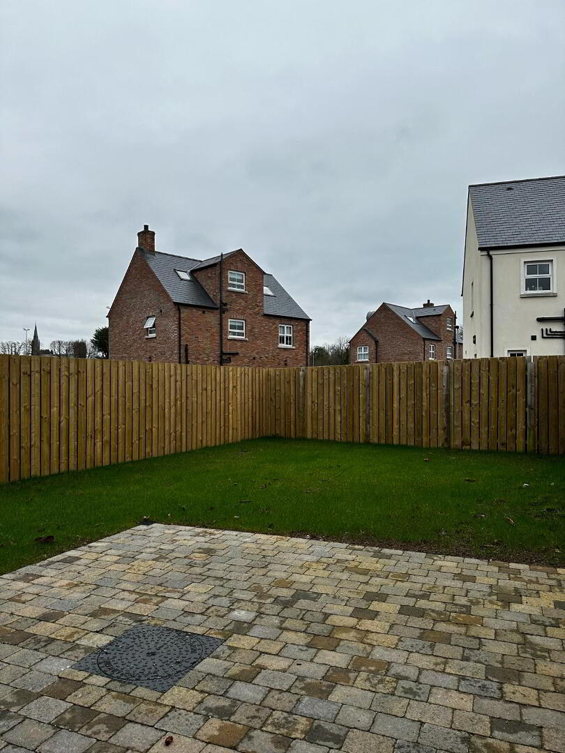 1B Castle Glen Avenue 16 of 16