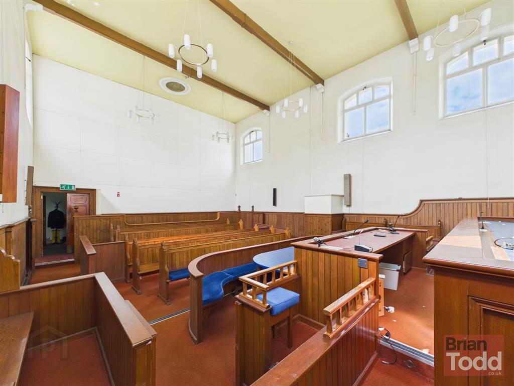 The Former Court House, Victoria Road 3 of 11