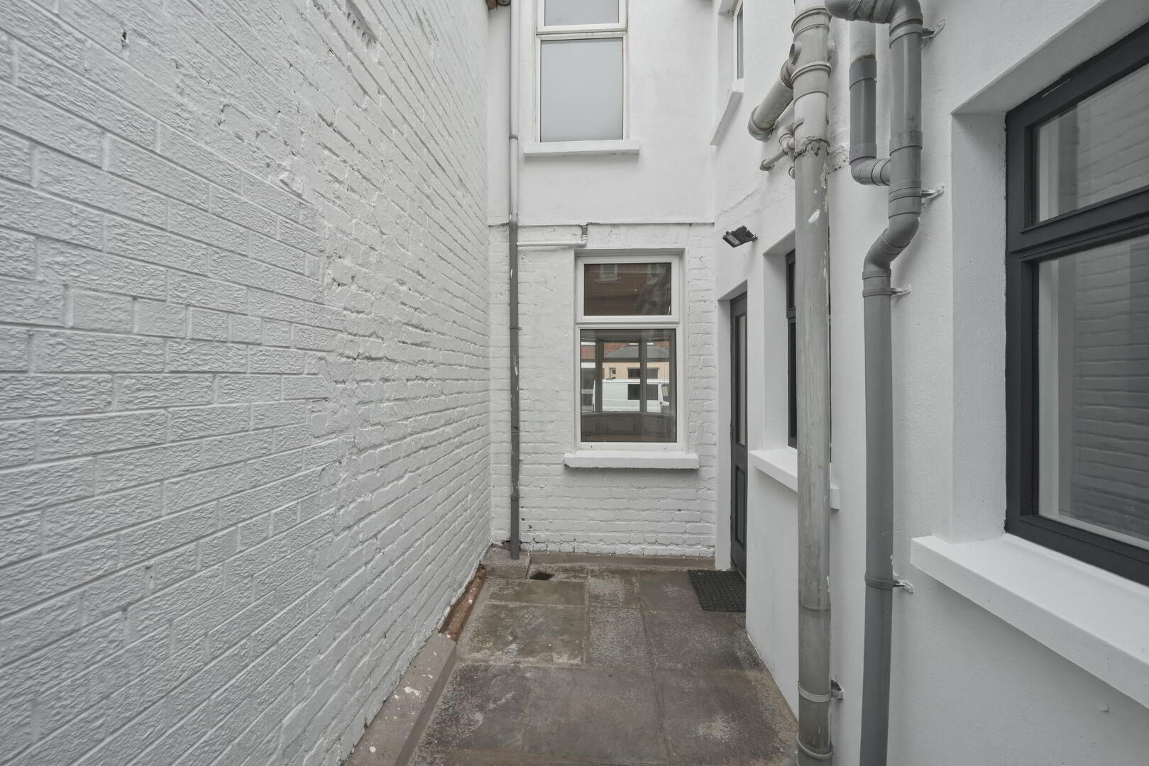 26 Dunraven Avenue 14 of 14
