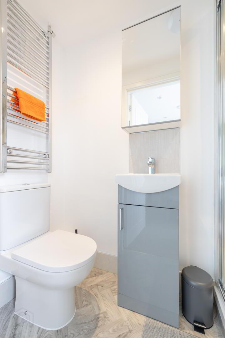 Room 3, 4 Woodcot Avenue 15 of 15