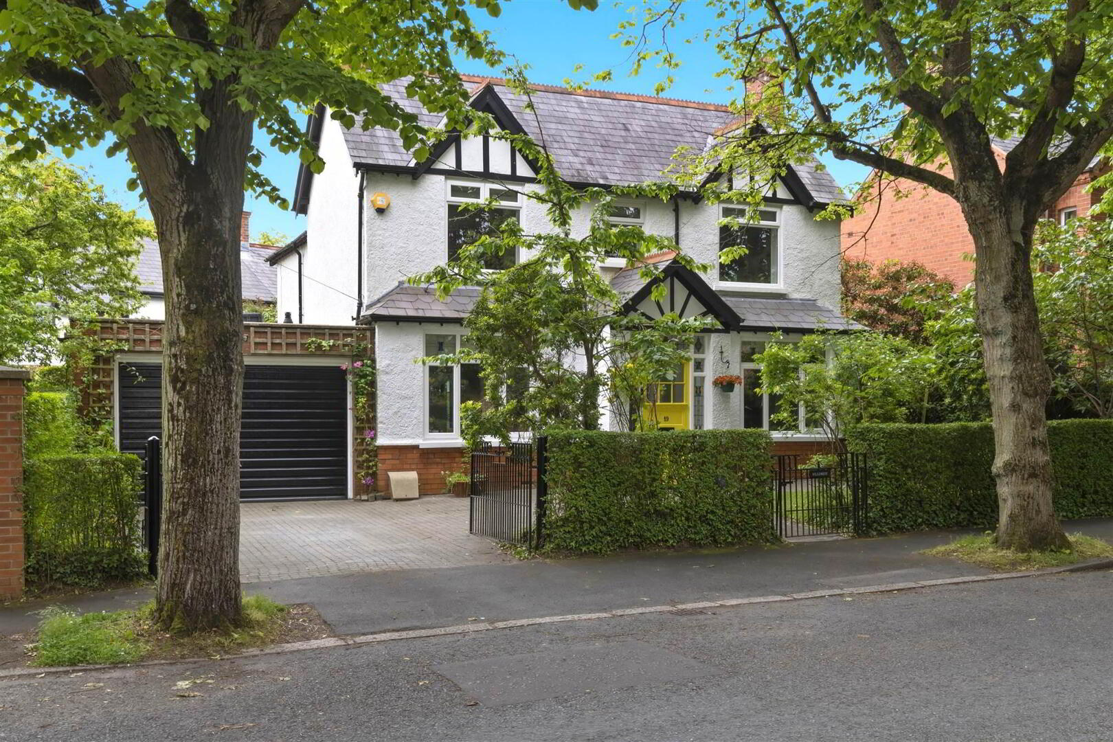 "Hillcrest", 19 Ormiston Park 1 of 41