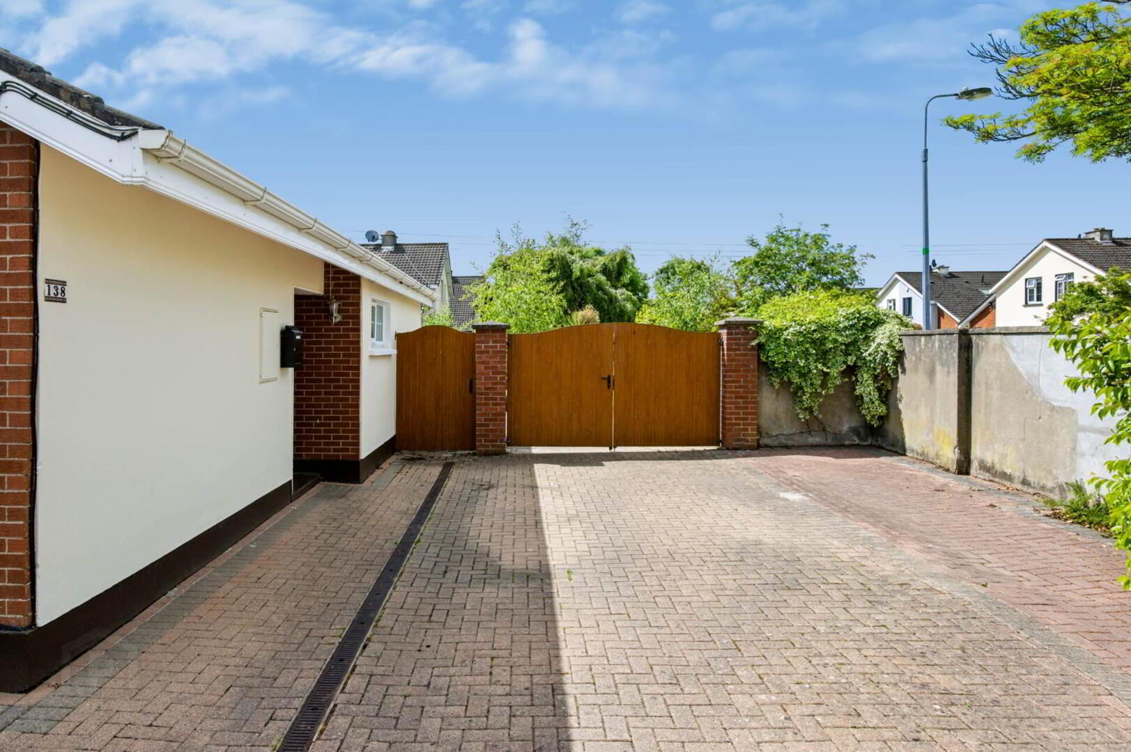 138 Beechdale 2 of 19