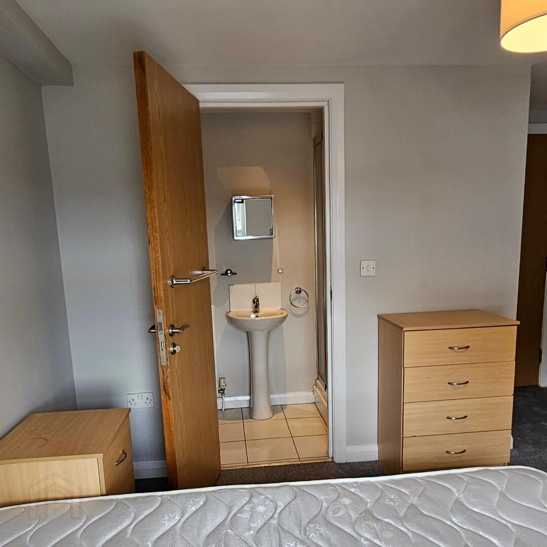 Unit 1, 1B Ravenscroft Avenue 14 of 15